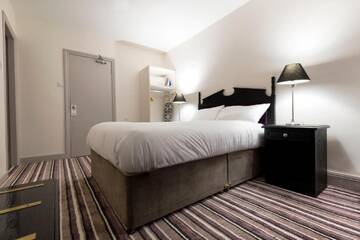Фото номера Двухместный номер с 1 кроватью Отель Ivy Tower Hotel г. Каслбар 4