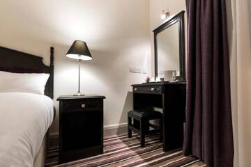 Фото номера Двухместный номер с 1 кроватью Отель Ivy Tower Hotel г. Каслбар 5