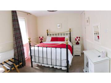 Фото номера Двухместный номер с 1 кроватью Гостевой дом Kennys Guest House г. Каслбар 6