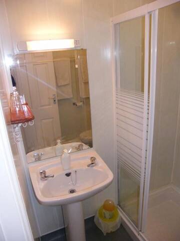 Фото номера Одноместный номер Гостевой дом Kennys Guest House г. Каслбар 8