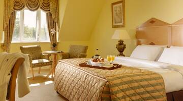 Фото номера Улучшенный двухместный номер с 1 кроватью Отель Breaffy House Hotel and Spa г. Каслбар 2