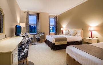 Фото номера Двухместный номер с 2 отдельными кроватями Отель Breaffy House Hotel and Spa г. Каслбар 2